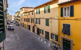 Heart Of Lucca Style Whitin The Walls